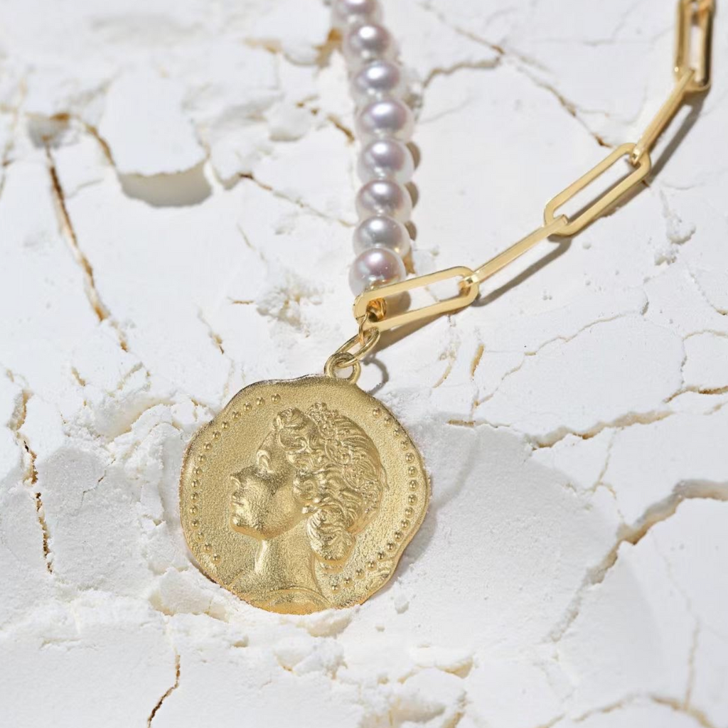 Queen Elizabeth (Pendant)